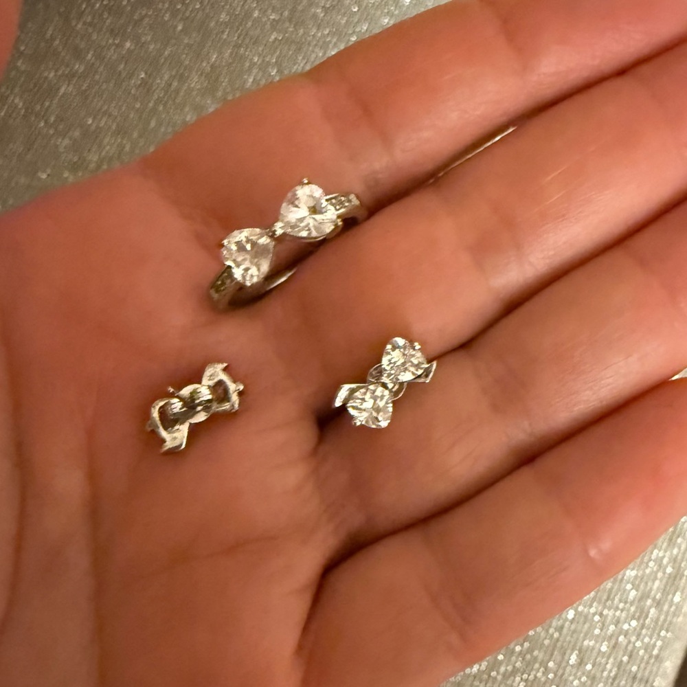 Elegant Silver Jewelry Set - Picture 3 of 7